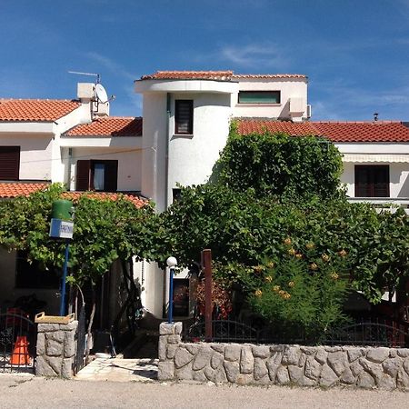Apartmani Marko Baška Exteriör bild