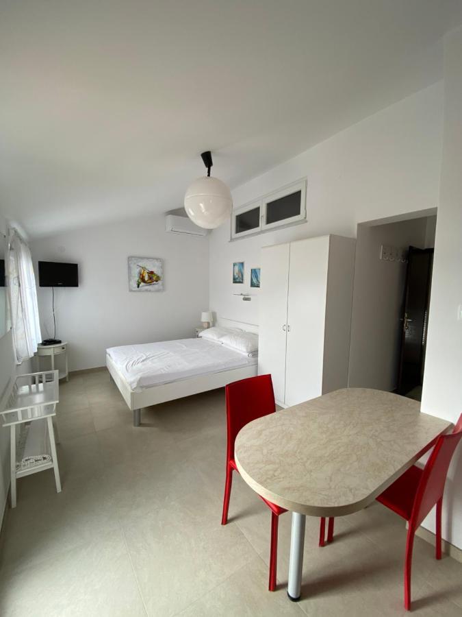 Apartmani Marko Baška Exteriör bild