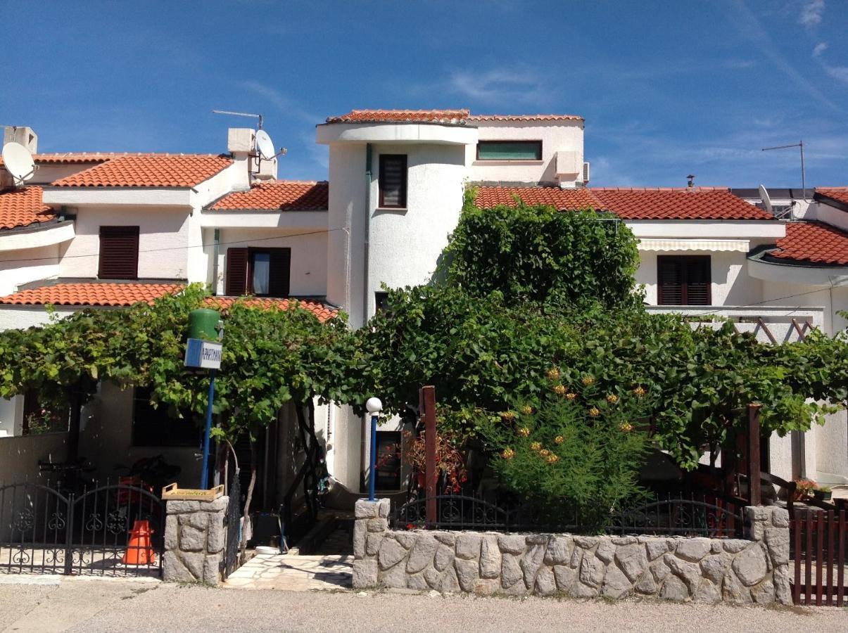 Apartmani Marko Baška Exteriör bild